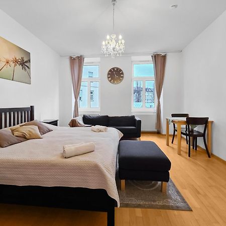 Three King-Size Beds, Three Bedrooms Виена Екстериор снимка
