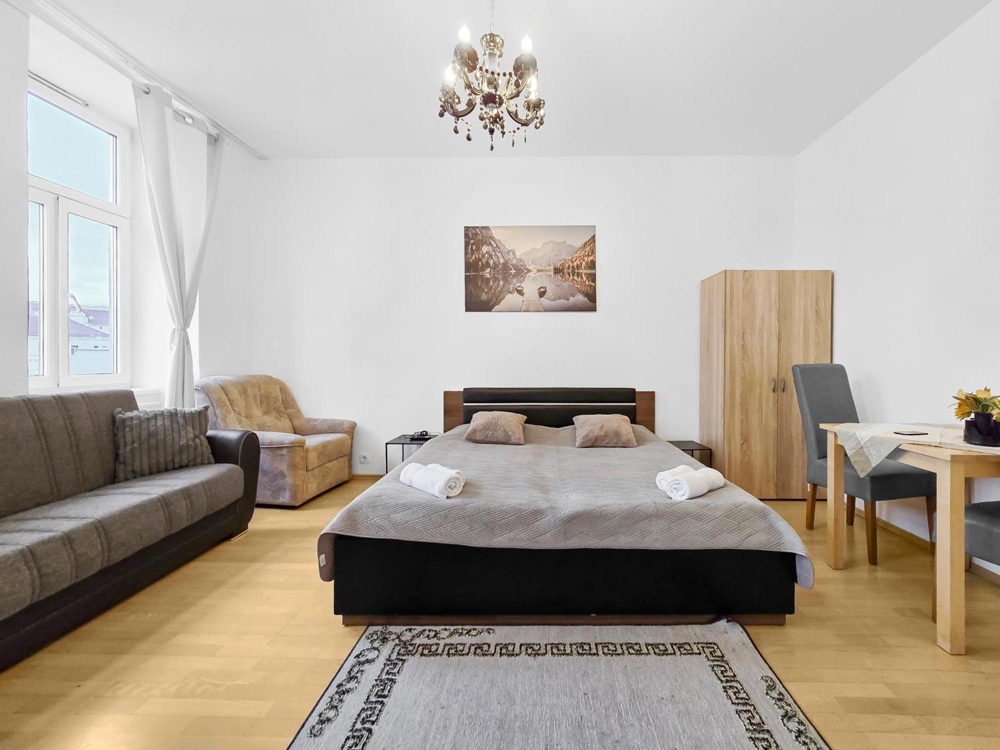 Three King-Size Beds, Three Bedrooms Виена Екстериор снимка