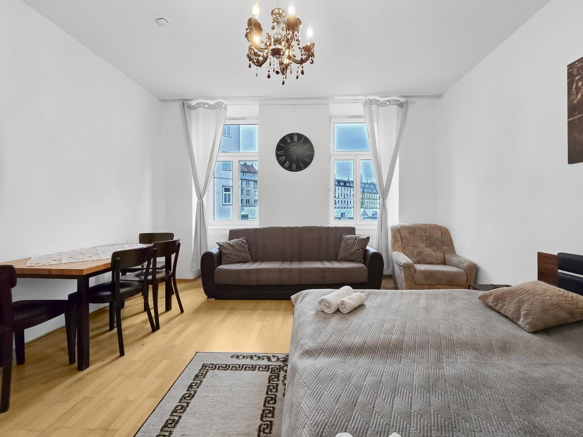 Three King-Size Beds, Three Bedrooms Виена Екстериор снимка