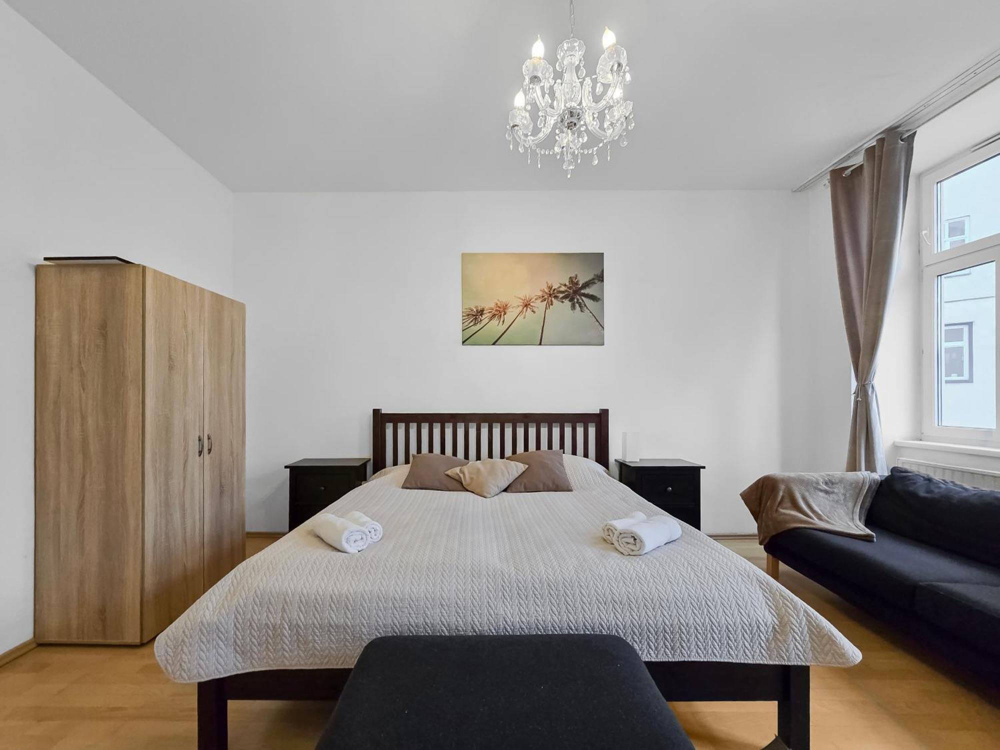 Three King-Size Beds, Three Bedrooms Виена Екстериор снимка