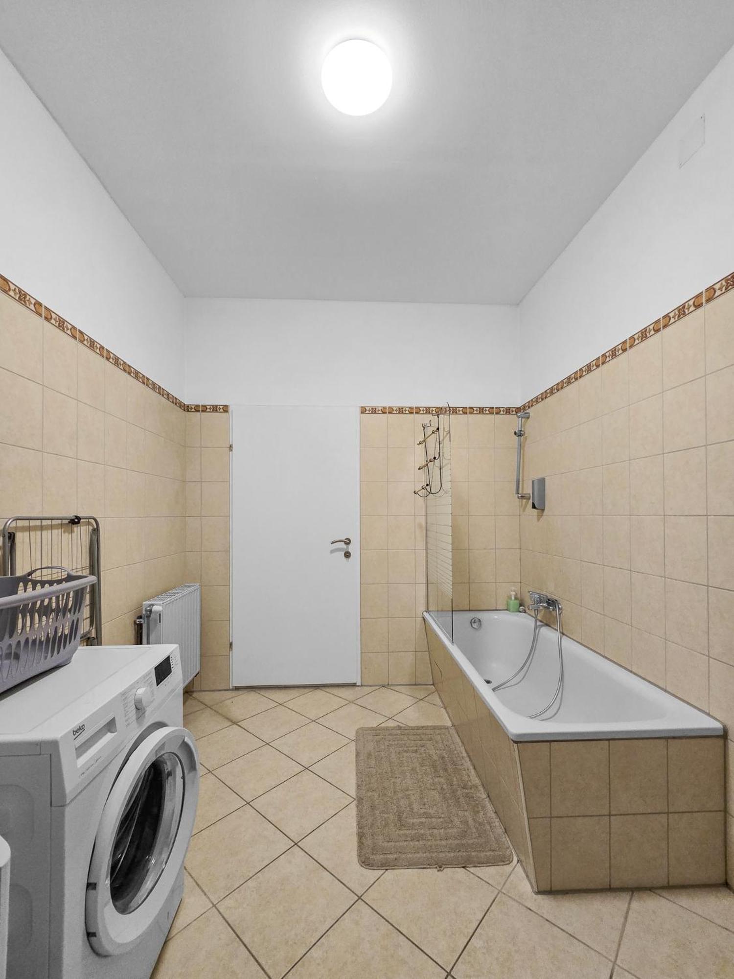 Three King-Size Beds, Three Bedrooms Виена Екстериор снимка